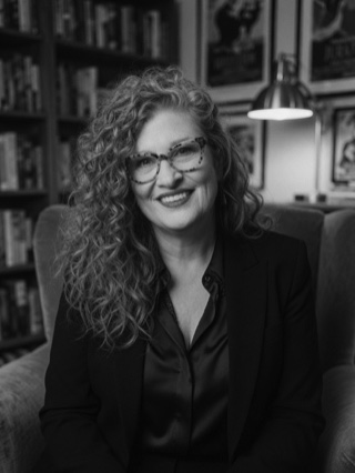 Portrait of Shelly Lyons Mac